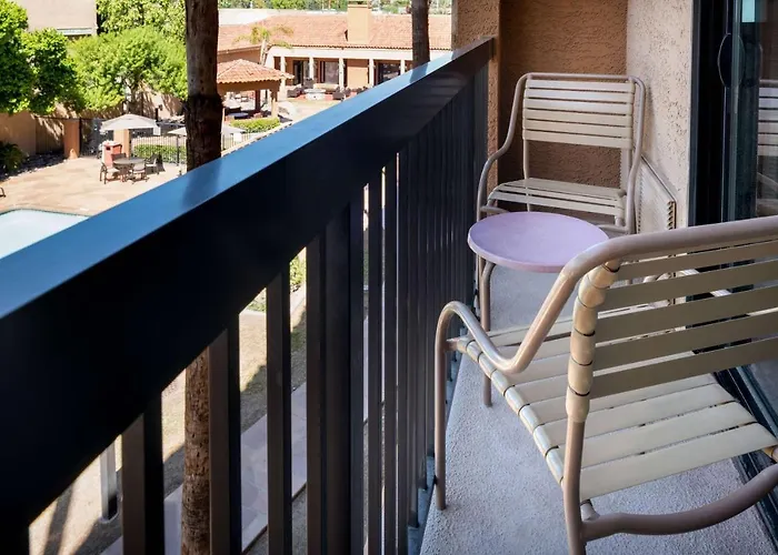 Sonesta Select Camelback Hotel